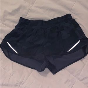 Lululemon Hotty Hot Shorts Black Camo